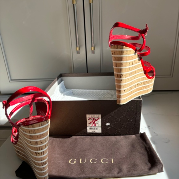 Gucci Red Patent Leather Wedge Sandals - Picture 5 of 7